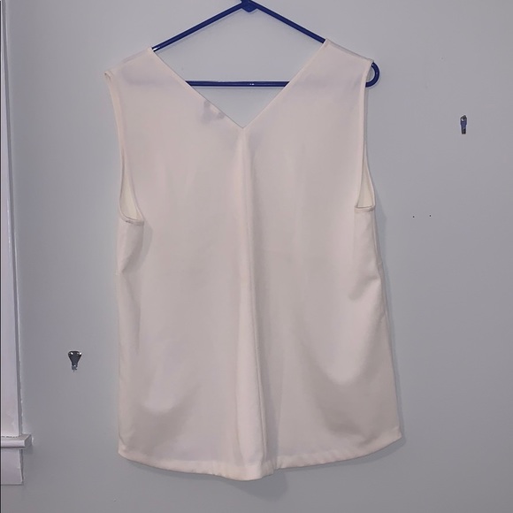✨Ann Taylor, Sleeveless White Blouse - Picture 2 of 5